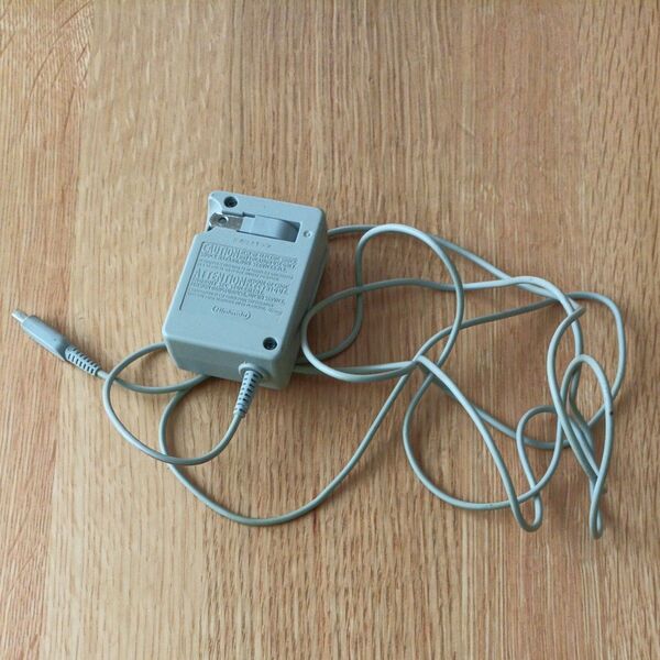 任天堂純正 ACアダプター DSi 3DS 2DS 充電器