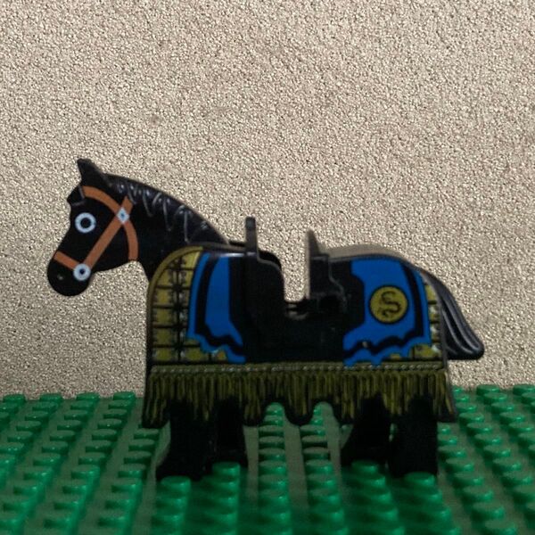 レゴ LEGO ミニフィグ 装甲馬②