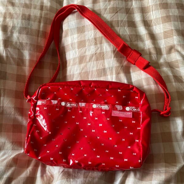 レスポートサック サンリオコラボ ショルダー バッグ 赤 リボン キティ ハローキティ LeSportsac 柄物