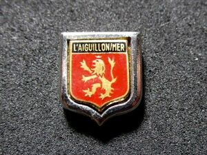 外国のピンズ： L’AIGUILLONMER 獅子 紋章 都市 エンブレム デザイン 雑貨 ピンバッジ Ba