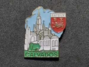 外国のピンズ （中サイズ）:CALVADOS 都市 紋章 エンブレム 中世 歴史 世界史+aA