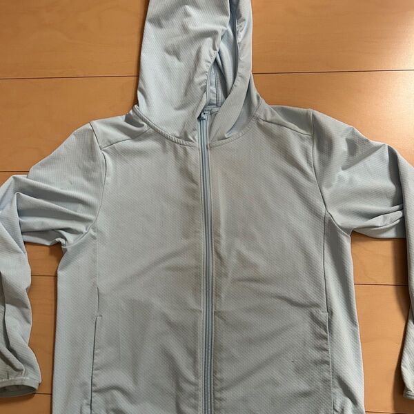 ユニクロ UNIQLO エアリズム パーカー 130 ブルー 日焼け