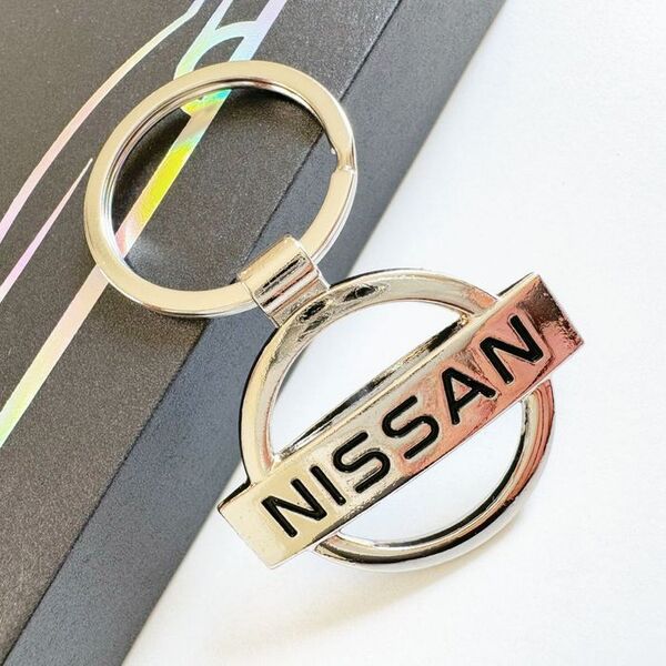 日産(NISSAN)おしゃれ キーホルダー 金属 3D1