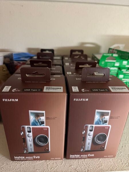 フジフイルム インスタントカメラ instax mini Evo 「チェキ」BROWN 新品未使用 8台です
