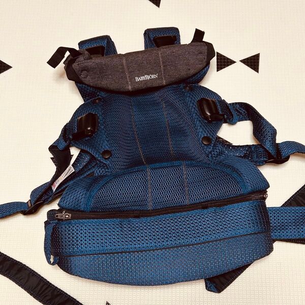 美品 ベビービョルン 抱っこ紐 ハーモニー ネイビーブルー BabyBjorn