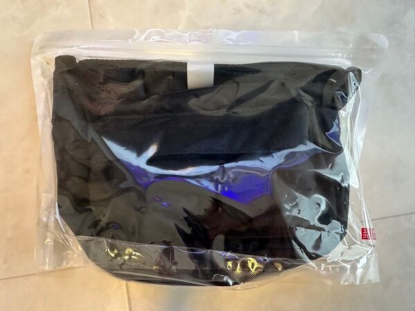 【未使用品】UNIQLO ブラック マルチポケットミニバック(ノベルティ)