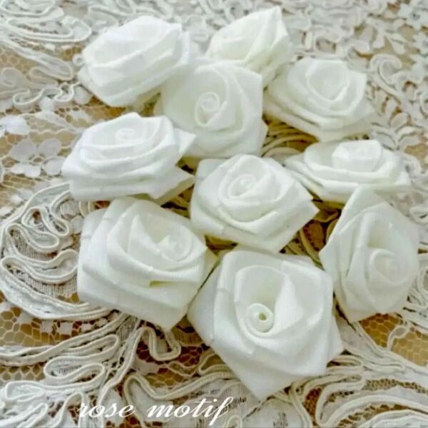 rose motif 巻きバラ ブローチパーツ(約38mm)白色・7個☆