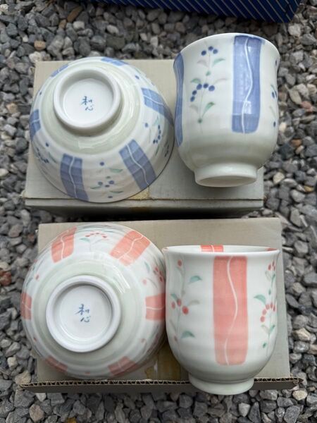 花十草 茶碗 湯呑みペアセット青/赤 和食器 日本製 陶器 花柄 十草