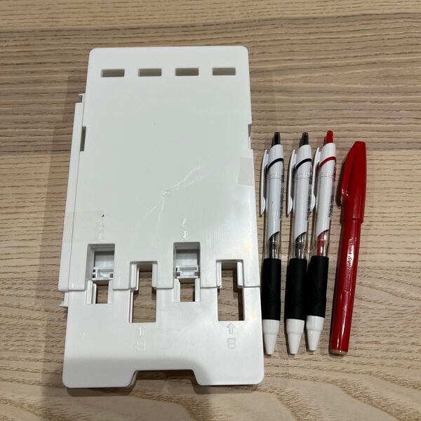 ジェットストリーム 黒、赤ボールペン3本セット+赤ペン+本棚