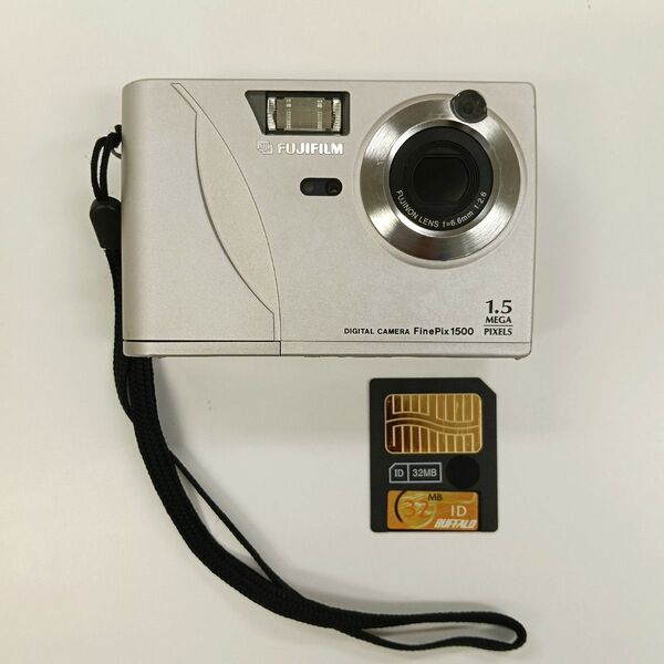 FUJIFILM FinePix 1500 デジカメ