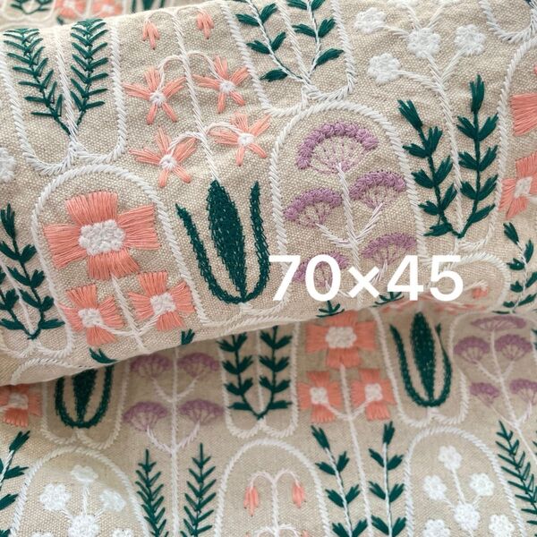 s29-h▼70×45cm▼コットンリネン刺しゅう生地▼花柄 高級感 ベージュ フラワー ボタニカル柄 立体感 中厚