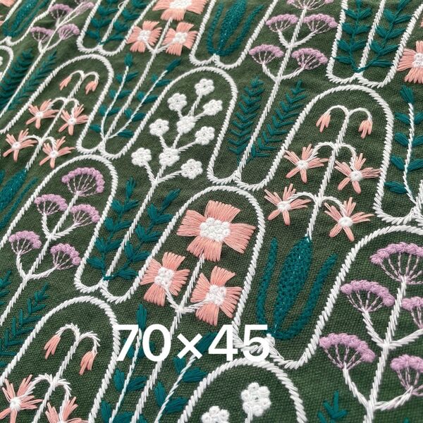 s29-g▼70×45cm▼コットンリネン刺繍生地▼花柄 高級感 グリーン フラワー ボタニカル 立体感 緑地 中厚 リバティ