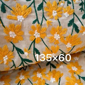 s3-hy▼135×60cm▼コットンリネン刺繍生地▼ヒナギク柄 イエロー 花柄 デイジー リバティ フラワー 立体感