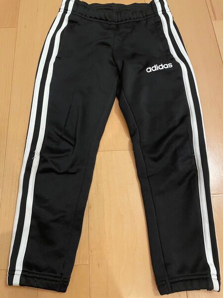 adidas 黒 ジャージ ズボンのみ 110センチ