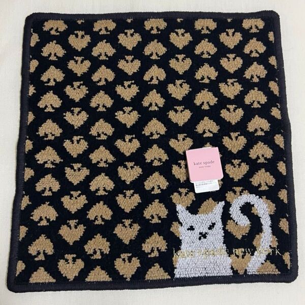 ☆kate spade☆ケイトスペード☆ 新品 シェニール織りハンカチ 白ネコ柄 スペード柄 ゴールドラメロゴ刺繍 猫ちゃん