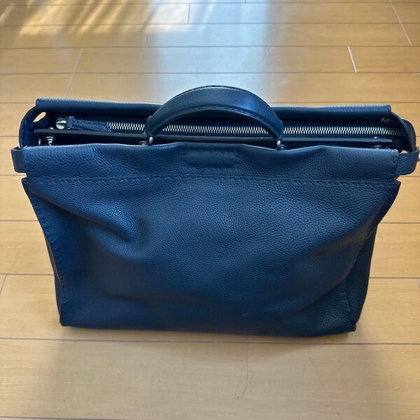 FENDI ピーカブー ネイビー レザー