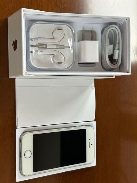 Apple iPhone5s 本体 32GB シルバー イヤホン 充電器 箱付き