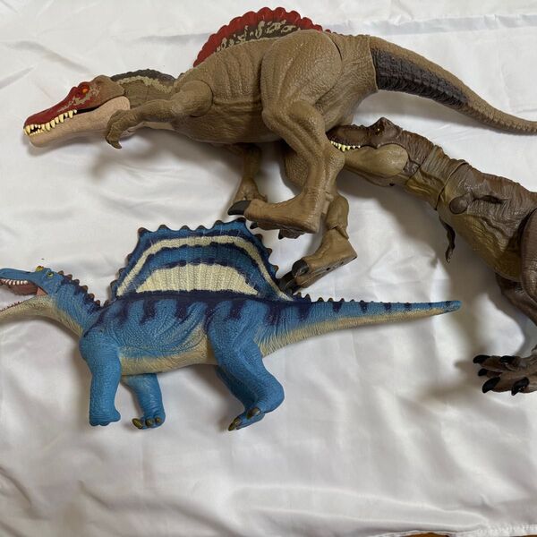 恐竜フィギュア 3体セット ティラノサウルス