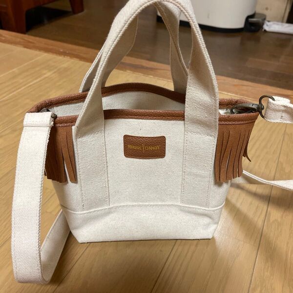 MINNETONKA ミニトートバッグ アイボリー ブラウン フリンジ