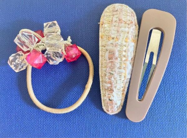 ヘアゴムは未使用、ヘアピンは数回の使用です。神経質な方の入札は、ご遠慮ください。プチプチなどに包んで配送致します。