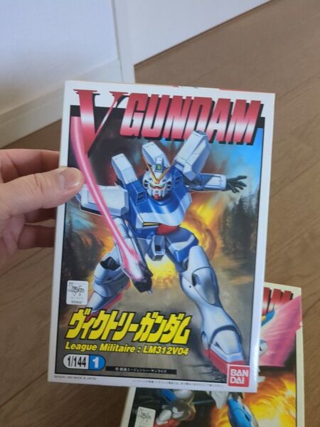 Vガンダム、V2ガンダム、V2バスターガンダムの3点セット1/144 プラモデル 未使用