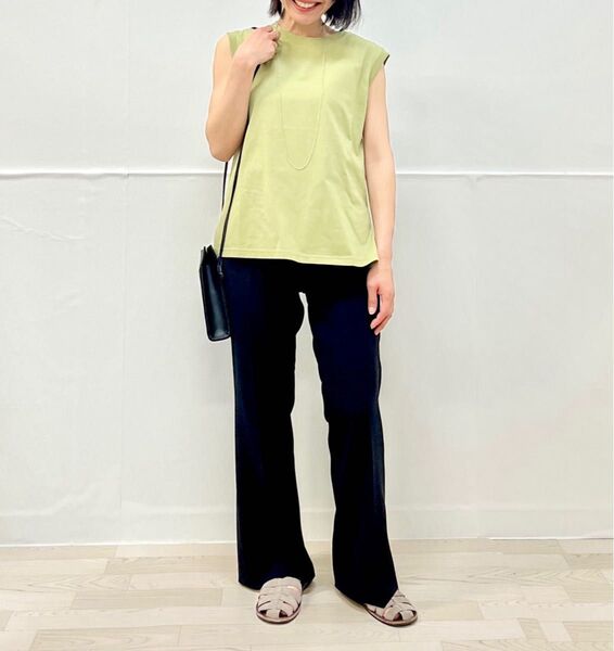 新品 UNIQLO ユニクロ ドレープフレアパンツ(丈標準68~70cm) ウエスト61 カラー:BLACK