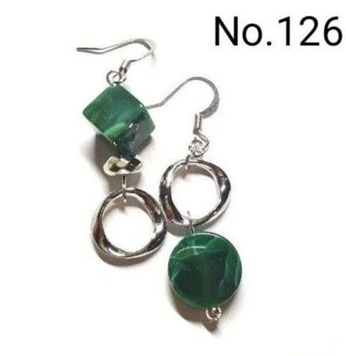 No.126 ハンドメイドピアス イヤリング 樹脂ピアス アクリルビーズ グリーンマーブル シルバーフープ アシンメトリー