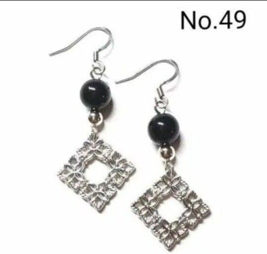 No.49 ハンドメイドピアス イヤリング 樹脂ピアス シルバー透かしパーツ 四角 ブラックビーズ アクセサリー