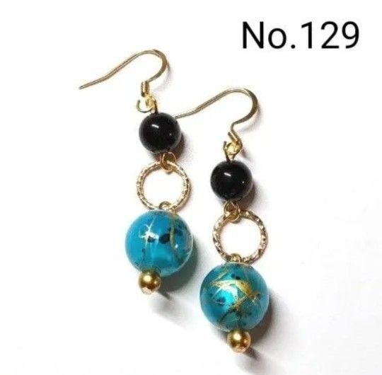No.129 ハンドメイドピアス イヤリング 樹脂ピアス アクリルパーツ ペイント 和柄 ブルー系 アクセサリー