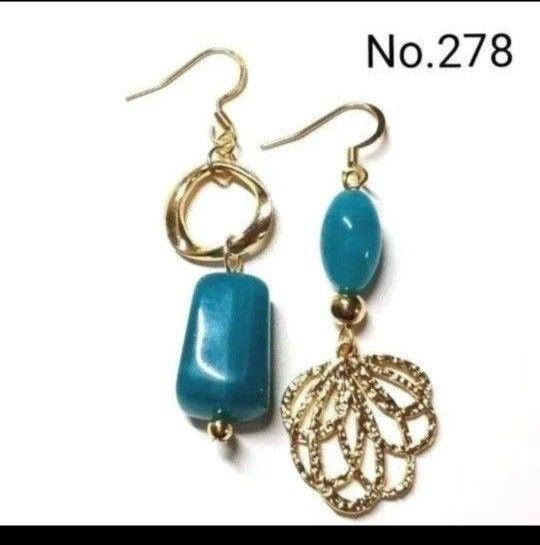 No.278 ハンドメイドピアス アクリルパーツ アクアマリン ゴールドフープ ゴールドフラワーシャワー アシンメトリー