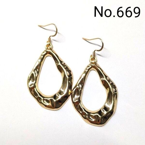 No.669 ハンドメイドピアス イヤリング 樹脂ピアス メタルパーツ マットゴールド アクセサリー