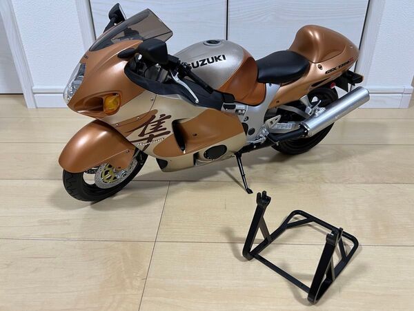 ディアゴスティーニ 1/4 スズキGSX1300R 隼 完成品 バイク