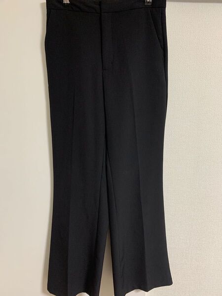 GU ジーユー タックフレアパンツ スラックスパンツ ボトムス ブラック
