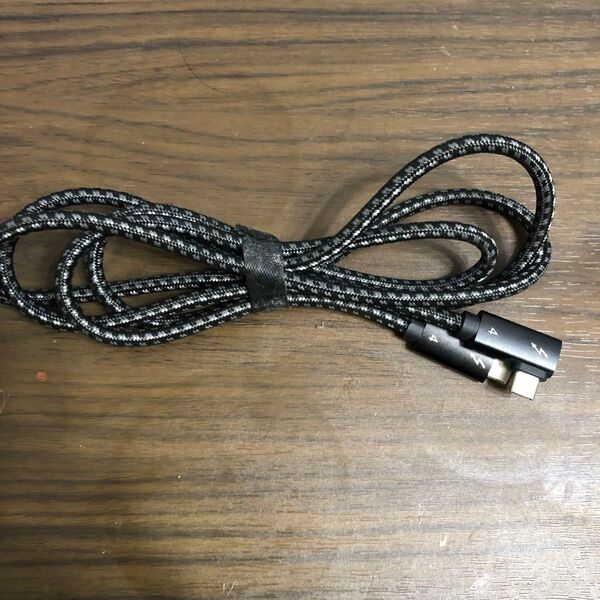 Thunderbolt4 ケーブル 1.5m