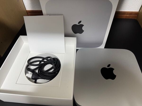美品 Apple Mac mini MMFJ3J/A シルバー Early2023 M2チップ搭載 メモリ8GB SSD256GB