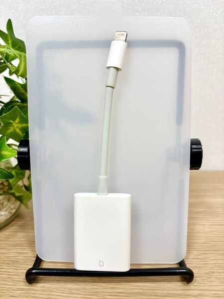 純正 Apple Lightning SDカードカメラ A1595 ライトニング カードリーダー 05181