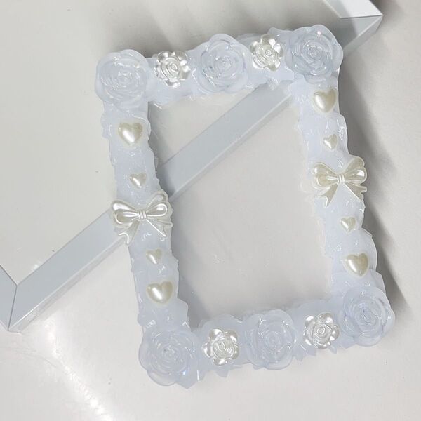硬質ケース B8 ホイップ デコ レジン トレカケース 蝶々 薔薇 ハート ハンドメイド 水色 訳あり品