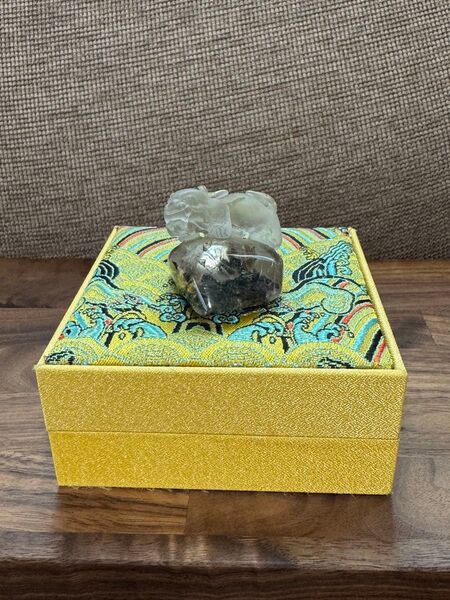 太陽放射 ルチルクォーツ 貔貅 彫り物 天然石 専用箱もプレゼント