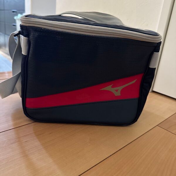 夏の必需品スポーツクーラーバッグミズノ 保冷 ネイビー/レッド