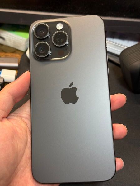 美品 iPhone15Promax ブラックチタニウム