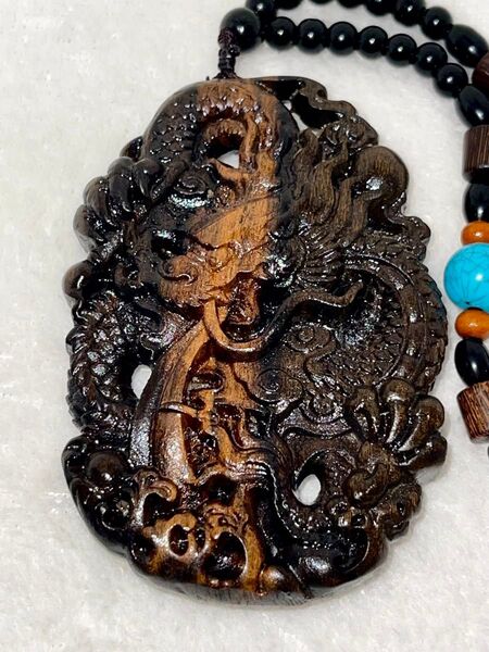 希少な黒壇(エボニー)を使用した、重厚感あふれるドラゴン彫刻キーホルダー 龍は、開運 願望達成 守護の象徴 アクセサリー