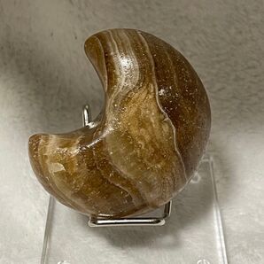 チョコレートカルサイト 三日月 メンタルケアにぴったりの石です。