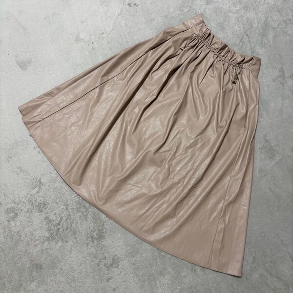 トゥモローランド ボールジィ レザー風 フレアスカート ギャザー ベージュ サイズ34 S