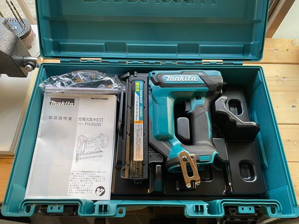 マキタ(Makita) 35ミリ充電式面木釘打 18V バッテリ・充電器別売 ケース付 FN350DZK