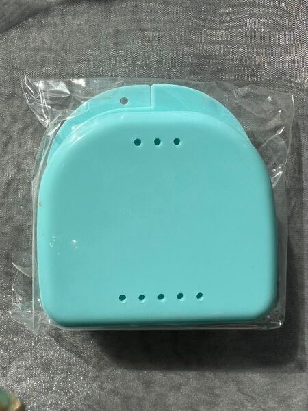 マウスピース インビザライン リテーナーケース チューイー 部分義歯 通気孔あり