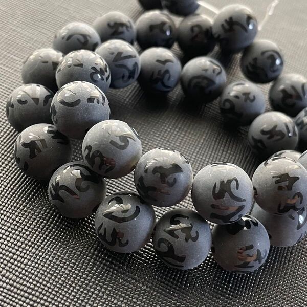 オニキス 約12mm 黒瑪瑙 連材 六字真言 つや消し つやなし 天然石 パワーストーン
