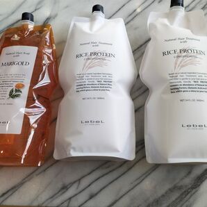 脂性気味の髪の方にルベルマリ―ゴ―ルドシャンプー1本ライスプロテイン2本各1600ml
