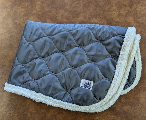美品 頭文字D ブランケット 70×100 カーキ キャンプ、アウトドアにも! ひざ掛け