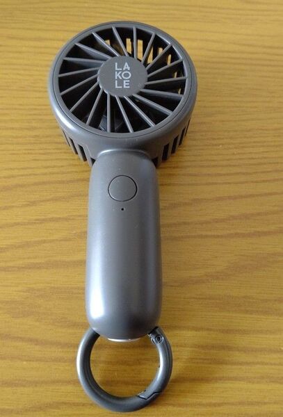 【美品】LAKOLE★スタンドになるカラビナ付きミニ扇風機 ハンディファン ブラック