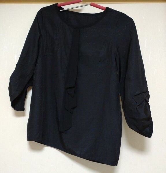 イーハイフン 黒 トップス